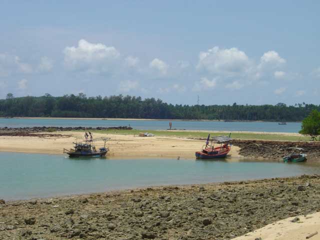 Sleepy old fishing village on Koh Kradad